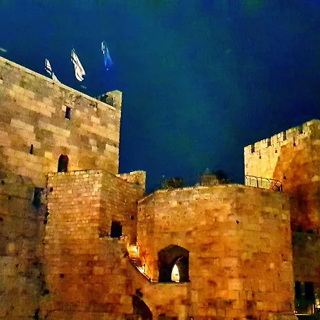 Lodge Branca Goncalves *